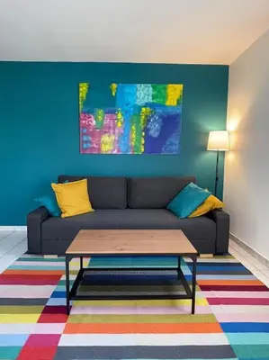 Coin salon dans l'établissement Maisonette parking privé gratuit
