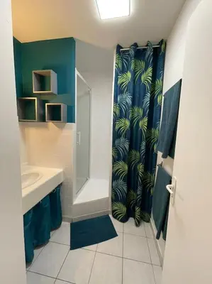 Salle de bains dans l'établissement Maisonette parking privé gratuit