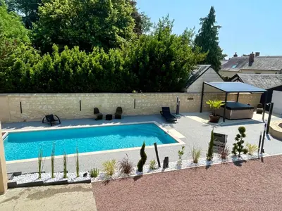 Piscine de l'établissement Cave Auger La Maison d'Hôtes ou située à proximité