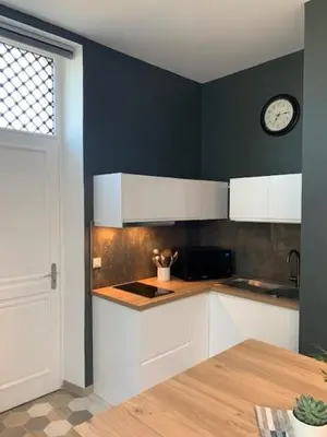 Cuisine ou kitchenette dans l'établissement Le Clos des Oliviers