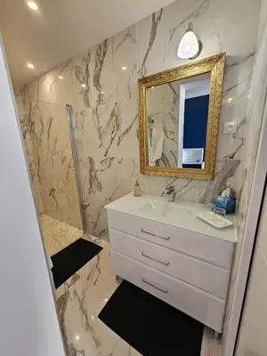 Salle de bains dans l'établissement Le Clos des Oliviers