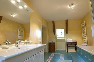 Salle de bains dans l'établissement Château de Nazé Vivy-Saumur