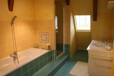 Salle de bains dans l'établissement Château de Nazé Vivy-Saumur