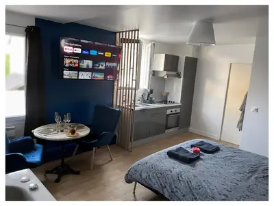 Cuisine ou kitchenette dans l'établissement Sauna & Détente - Suite Privée - Tours - Netflix