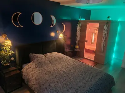 Un ou plusieurs lits dans un hébergement de l'établissement Sauna & Détente - Suite Privée - Tours - Netflix