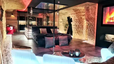 Coin salon dans l'établissement OMIRA - Nuits d'exception & spa