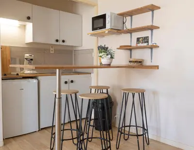 Cuisine ou kitchenette dans l'établissement Charmant appartement - 5 mn Zoo de Beauval 4p