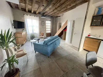 Télévision ou salle de divertissement dans l'établissement À côté de la Loire