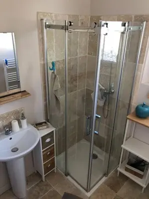 Salle de bains dans l'établissement AU FIL DE L EAU