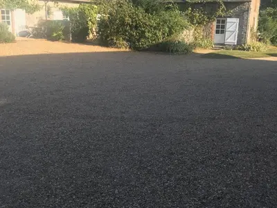 Jardin de l'établissement Charmantes chambres avec piscine près de l'abbaye de Solesmes - FR-1-410-403