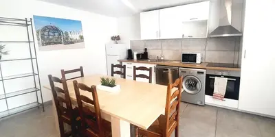 Cuisine ou kitchenette dans l'établissement Appartement 8pers à Vallères
