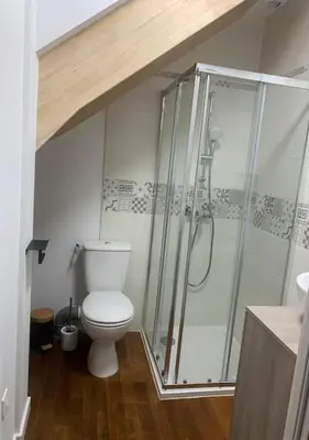 Salle de bains dans l'établissement Le Pressoir Macy - Terracobois
