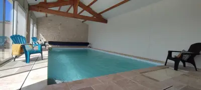 Piscine de l'établissement Gîte le relais du Mardelon ou située à proximité