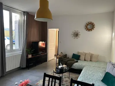 Coin salon dans l'établissement Maison cosy avec terrasse & parking - 5min de Tours