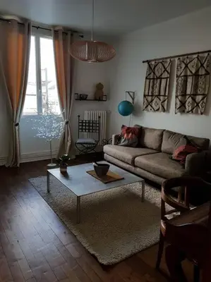 Coin salon dans l'établissement L'APPART de 75 m², déco sympa à Tours