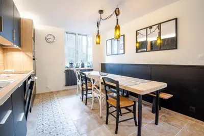 Cuisine ou kitchenette dans l'établissement Maison paradisiaque avec piscine