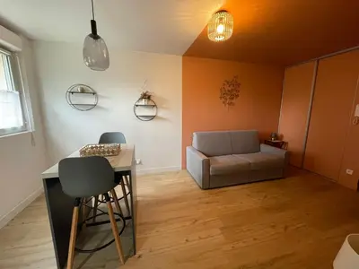 Coin salon dans l'établissement Studios TOUT INCLUS - Calme avec proximité du Centre Ville