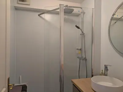 Salle de bains dans l'établissement Studios TOUT INCLUS - Calme avec proximité du Centre Ville