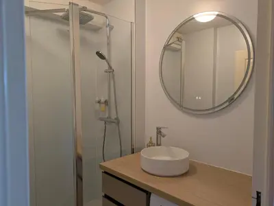 Salle de bains dans l'établissement Studios TOUT INCLUS - Calme avec proximité du Centre Ville