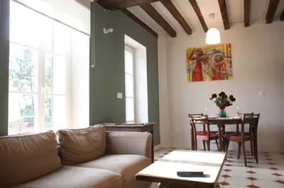 Coin salon dans l'établissement Fleurs de Brenne Gite