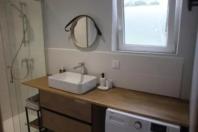 Cuisine ou kitchenette dans l'établissement Fleurs de Brenne Gite