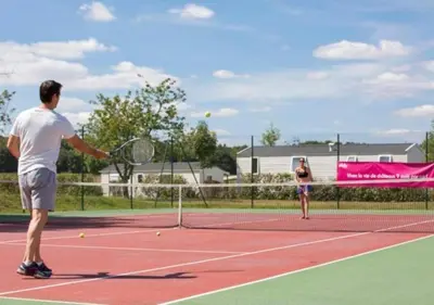 Tennis ou squash au sein de le camping ou à proximité
