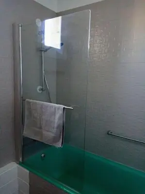 Salle de bains dans l'établissement T3 Intime et Central, Entre Deux Rives de la Ville