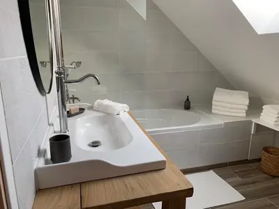 Salle de bains dans l'établissement Gîte de la Forge, le Grenier