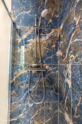 Salle de bains dans l'établissement L'Agate Bleue