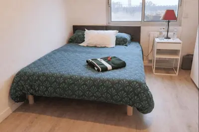Un ou plusieurs lits dans un hébergement de l'établissement Appartement lumineux 180 m2 - 4 chambres -Hypercentre - proximité tramway