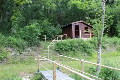 Paysage naturel près de la tente de luxe