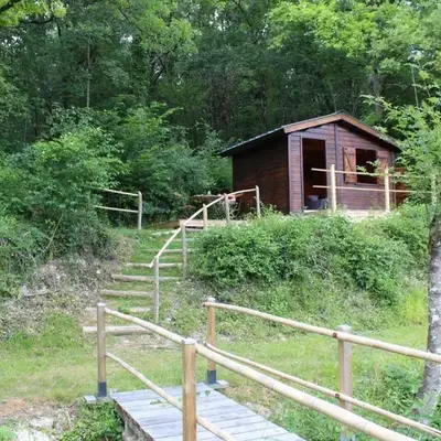 LES GRANGES D'ANTAN - le REFUGE FORESTIER - INSOLITE SANS EAU - ELECTRICITE AVEC BATTERIE NOMADE