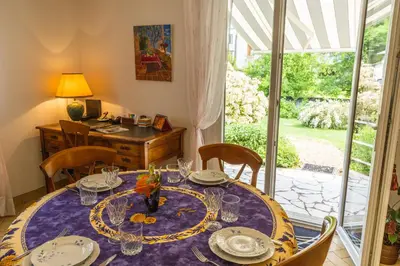 Jardin de l'établissement Clos Fleuri : Amboise Home with Amazing Gardens
