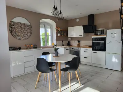 Cuisine ou kitchenette dans l'établissement L'escale des roses