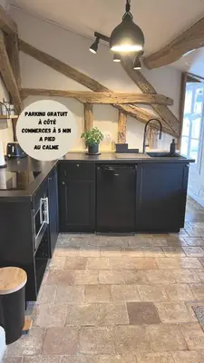 Cuisine ou kitchenette dans l'établissement La tour de l Horloge, appt typique à 500m du château
