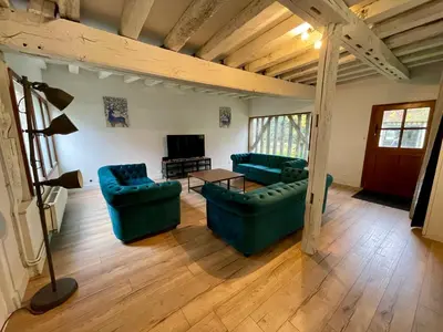 Coin salon dans l'établissement villa festive HOMAZING piscine privée 2h de Paris