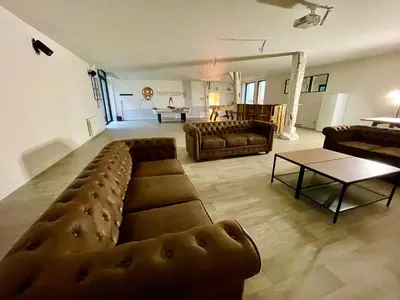 Coin salon dans l'établissement villa festive HOMAZING piscine privée 2h de Paris
