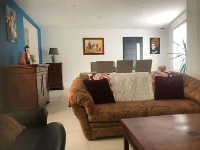 Coin salon dans l'établissement Maison-Gite Chez Roland