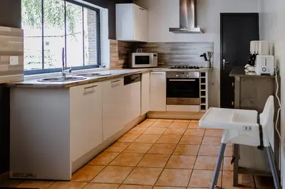 Cuisine ou kitchenette dans l'établissement Maison Madeleine