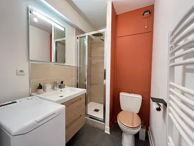 Salle de bains dans l'établissement Le Delos - Centre ville - Parking - 2 pers