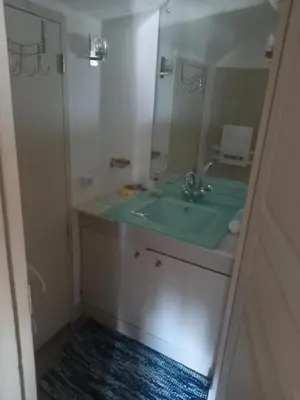 Salle de bains dans l'établissement VELOFT
