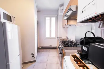 Cuisine ou kitchenette dans l'établissement Appartement tout confort hyper centre, proche gare avec balcon