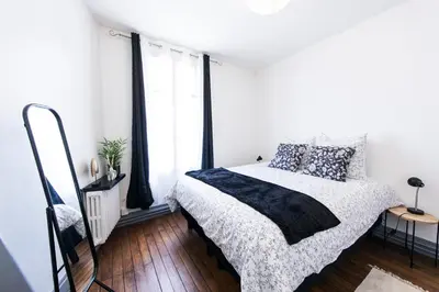 Un ou plusieurs lits dans un hébergement de l'établissement Appartement tout confort hyper centre, proche gare avec balcon