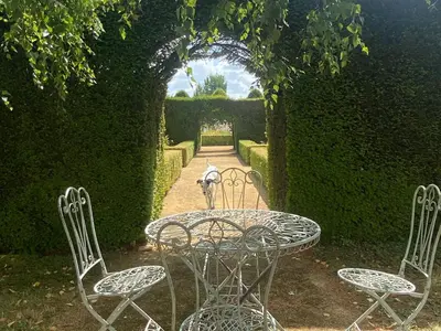 Jardin de l'établissement Évasion Romantique au Prieuré avec Jardin en Anjou, Petit-Déjeuner Inclus - FR-1-622-63