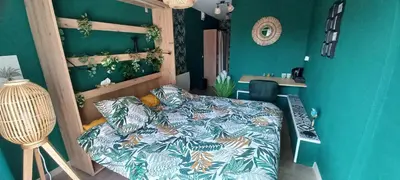 Un ou plusieurs lits dans un hébergement de l'établissement Chambre indépendante piscine en saison petit déjeuner inclus