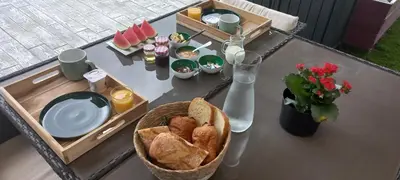 Nourriture dans le séjour chez l'habitant ou à proximité