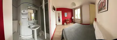 Salle de bains dans l'établissement Relais Henri IV
