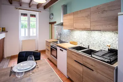 Cuisine ou kitchenette dans l'établissement La croix des vignes