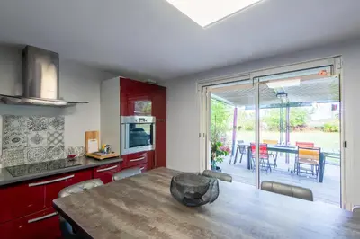 Cuisine ou kitchenette dans l'établissement La Villa d'Elvine - Maison avec grand jardin