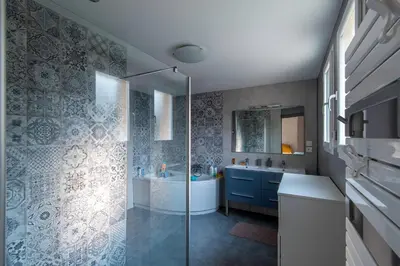Salle de bains dans l'établissement La Villa d'Elvine - Maison avec grand jardin